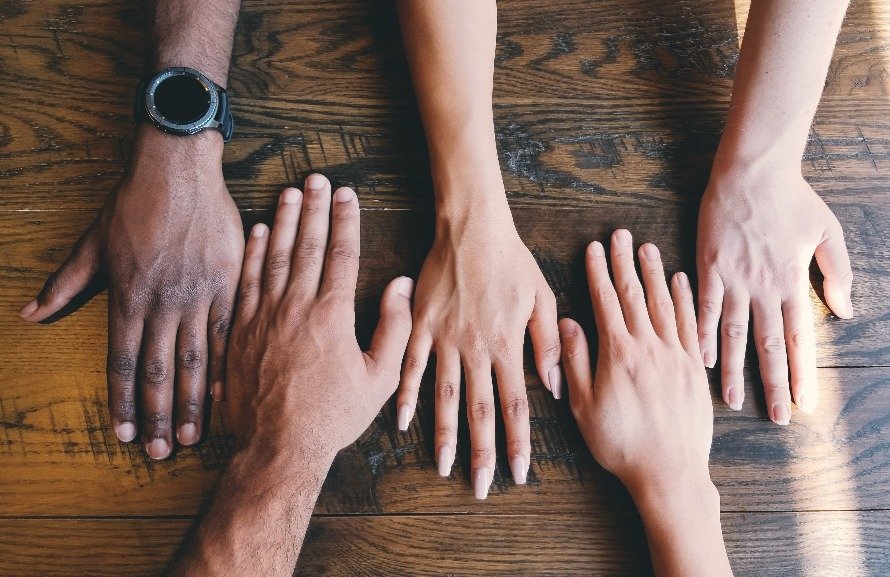 Casais de diferentes etnias e diferentes nacionalidades: ainda há preconceito?